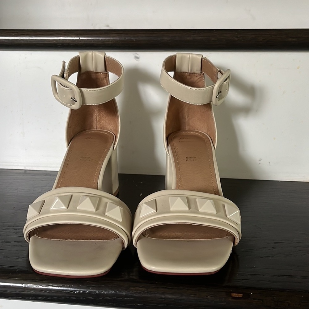 Stunning beige/cream color sandals.